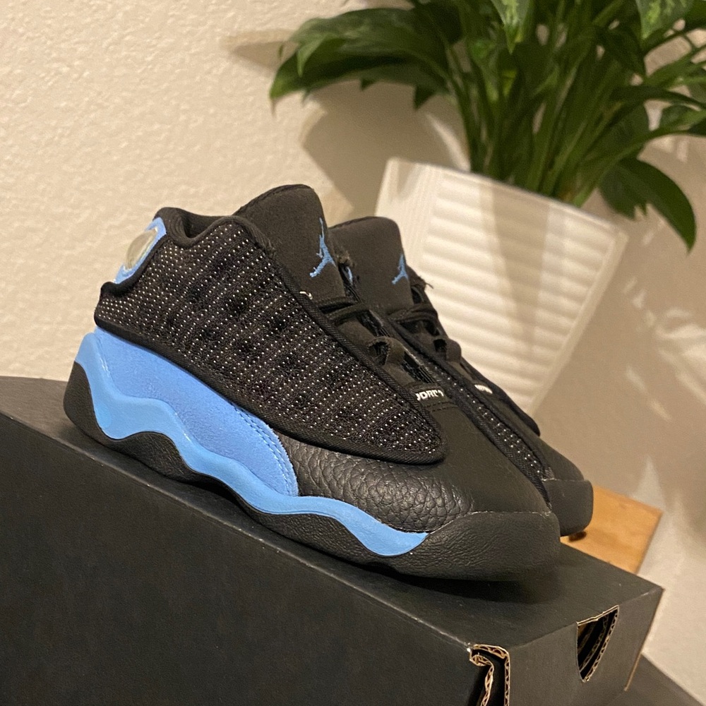 Air Jordan 13 - Picture 5 of 7